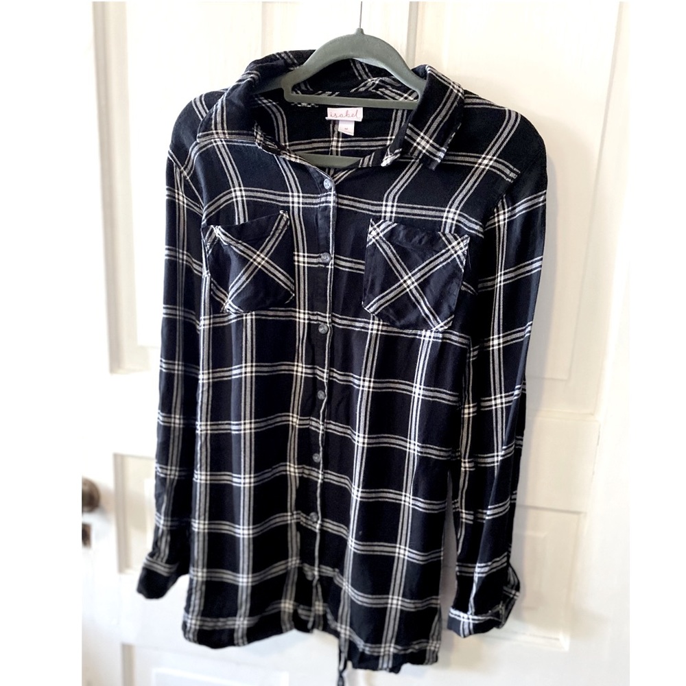 Isabel Maternity Black and White Plaid Shirt w/string tie. M. EUC.